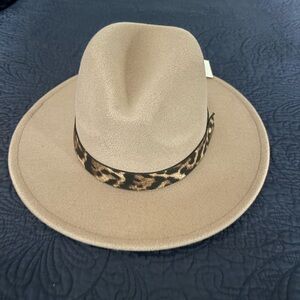 Accent Tan Felt Fedora Leopard Band – New With Tags